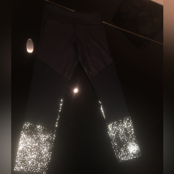 Zyia Black Reflective Metallic Light N Flight Tight 7/8 Leggings. Size 8-10. - Picture 7 of 17